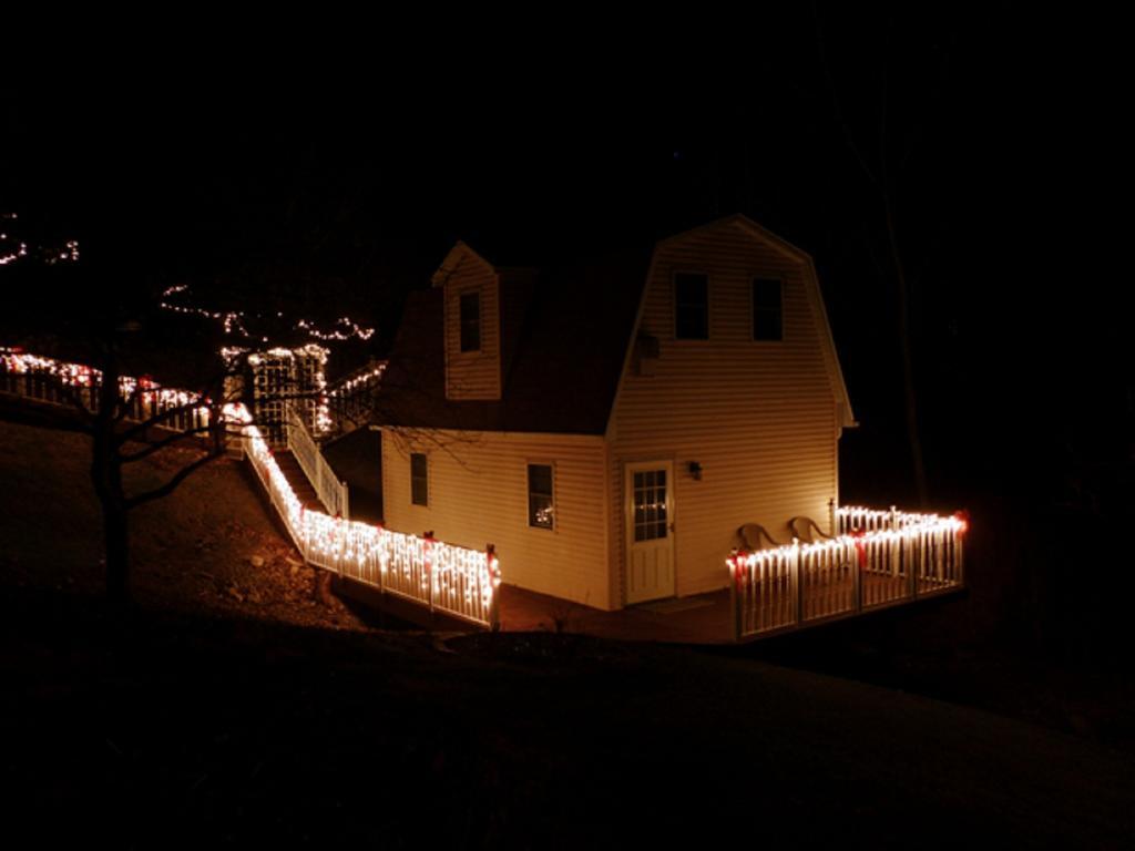 Trickling Waters Retreat Villa Marquette Exterior photo